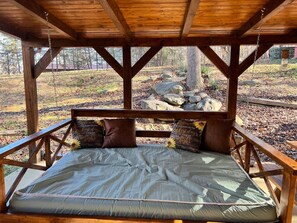 Property grounds - Close to Dollywood quiet area fenced yard for dogs (Sevierville)