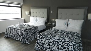 1 bedroom, iron/ironing board, free WiFi, bed sheets - Explore Together: Standard Room with 2 Double Beds for City Adventures (Mérida)