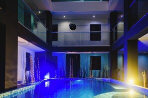 Pool - Your Downtown Hub for Fun and Exploration: 4 Spacious & Relaxing Rooms in Merida (Mérida)