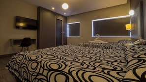 4 bedrooms, iron/ironing board, free WiFi, bed sheets - Your Downtown Hub for Fun and Exploration: 4 Spacious & Relaxing Rooms in Merida (Mérida)