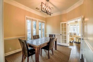 Dining - A recently renovated house in the heart of downtown Savannah (Savannah)