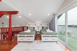 3 bedrooms, iron/ironing board, WiFi, bed sheets - Escape Summer w/ Backyard, BBQ, Fishing & Crabbing (Dickinson)