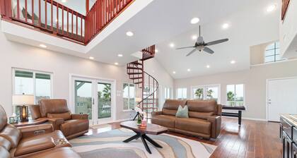 Escape Summer w/ Backyard, BBQ, Fishing & Crabbing