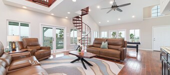 Escape Summer w/ Backyard, BBQ, Fishing & Crabbing