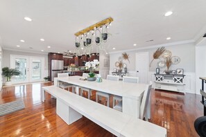Dining - Escape Summer w/ Backyard, BBQ, Fishing & Crabbing (Dickinson)