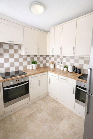Private kitchen - 4Bedroom House| Contractor| Parking | Sleeps7 (Abingdon)