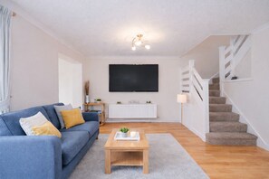 Living area - 4Bedroom House| Contractor| Parking | Sleeps7 (Abingdon)