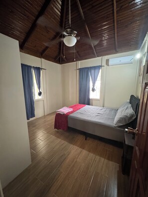 2 chambres, fer et planche à repasser, accès au Wi-Fi (inclus)