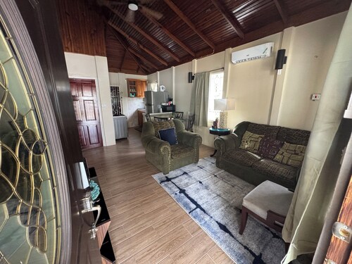 Beautiful 2-bedroom house with AC in peaceful Savanna la mar