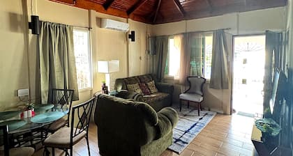Beautiful 2-bedroom house with AC in peaceful Savanna la mar