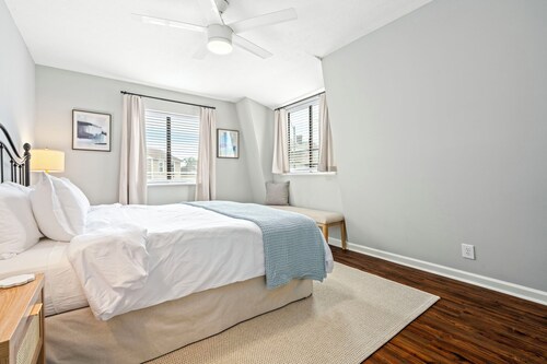 Chic Downtown Auburn Townhome! 2/1.5