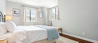 Chic Downtown Auburn Townhome! 2/1.5