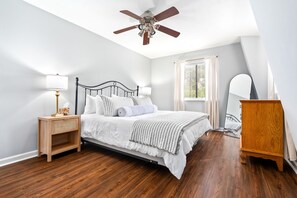 2 soverom, strykejern/-brett, internettilgang og sengetøy