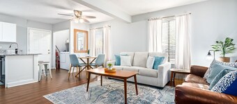 Chic Downtown Auburn Townhome! 2/1.5