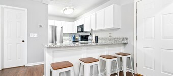 Chic Downtown Auburn Townhome! 2/1.5