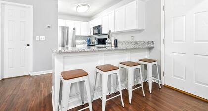Chic Downtown Auburn Townhome! 2/1.5