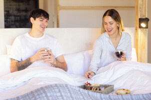 Ropa de cama de alta calidad, minibar y escritorio 