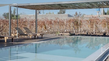 Een seizoensgebonden buitenzwembad