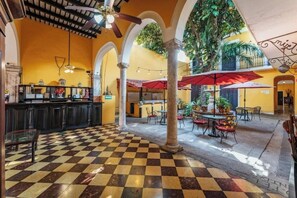 Outdoor dining - Bright & Trendy Double Room Perfect for City Explorers and Weekend Getaways (Mérida)