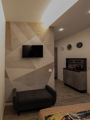 Interior - Hourglass1 TIRANO 150m Bernina Express 35km Bormio- 70km Livigno- 17km Aprica (Tirano)