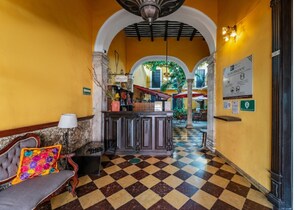Lobby - Vibrant 3 Double Room Retreat Steps from Downtown’s Culture, Dining & Nightlife (Mérida)