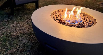 Le Downtown French Maison- LUXURY Greer Home w/Firepit