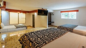 A bedroom with a bed, a sofa, a TV, and a window. - Relax in a Breezy and Airy Room Perfect for Families or Friends Visiting Merida (Mérida)