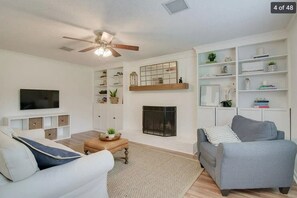 Living area - Masters Rental, 15 minutes to Augusta National! (Martinez)