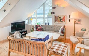 TV, fireplace - Stunning home in Tranekær with house sea view (Tranekær)