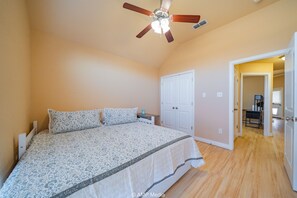3 bedrooms, desk, WiFi, bed sheets - Muchas Aguas - Your Comfortable Abilene Stay (Abilene)