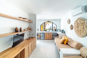 Smart TV - 5 - Just 5 min from the beach in a quiet area in Tamarindo, perfect for family. (Tamarindo)