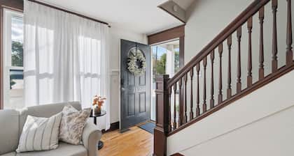 Prime Uptown Maumee Location - charming historic 2 br w/ fiber WiFi!