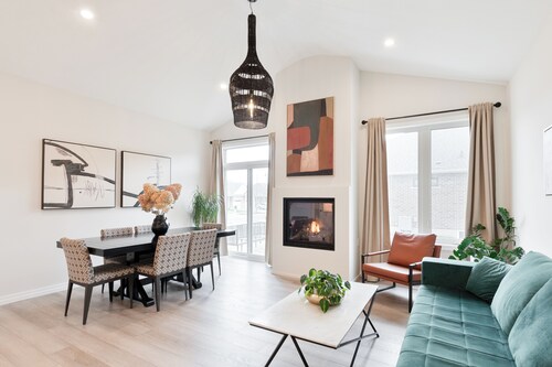 Stunning Stay on Dunning Way - Kick back and relax in this calm, stylish space.