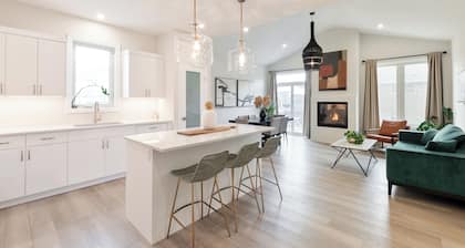 Stunning Stay on Dunning Way - Kick back and relax in this calm, stylish space.