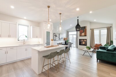 Stunning Stay on Dunning Way - Kick back and relax in this calm, stylish space.