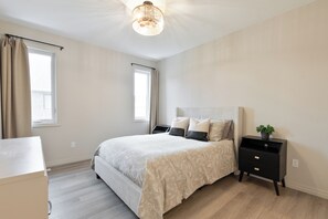 3 bedrooms, iron/ironing board, free WiFi, bed sheets - Stunning Stay on Dunning Way - Kick back and relax in this calm, stylish space. (St Thomas)