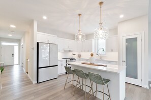 Micro-ondas, fogão, cooktop, lava-louças