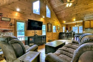 TV, fireplace - Spacious 5-bedroom cabin in charming Blue Ridge with game room and gym on pond (Blue Ridge)