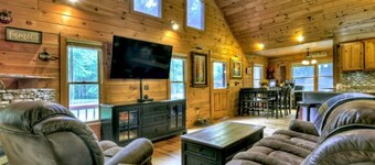 Spacious 5-bedroom cabin in charming Blue Ridge with game room and gym on pond