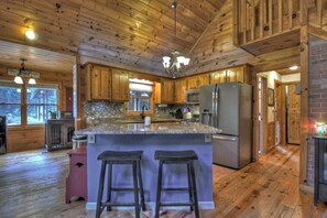 Mikroaaltouuni, uuni, liesi, astianpesukone