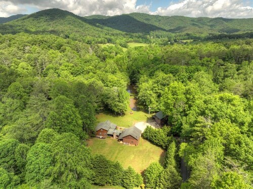5 ACRES w FISH POND, CREEK, GAME ROOM, GYM, GREENHOUSE Spacious 5-bedroom cabin 
