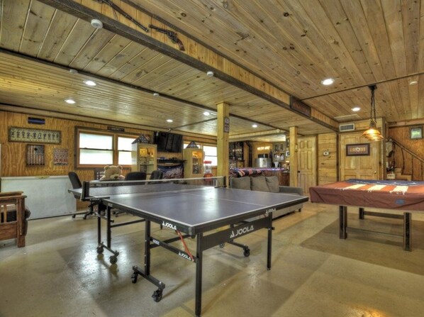 Game room - 5 ACRES w FISH POND, CREEK, GAME ROOM, GYM, GREENHOUSE Spacious 5-bedroom cabin (Blue Ridge)