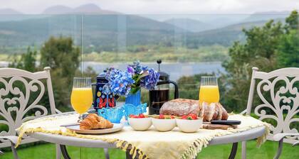 SPECTACULAR BAY AND MOUNTAIN VIEWS, WILD ATLANTIC WAY, KENMARE, RING OF KERRY,