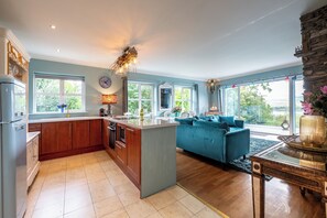 Mikroaaltouuni, uuni, liesi, astianpesukone