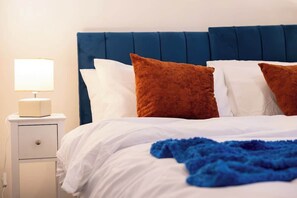 Una scrivania, ferro/asse da stiro, culla da viaggio, Wi-Fi