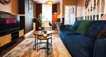 Perfect Booking | 3 Bed Home in Abertillery