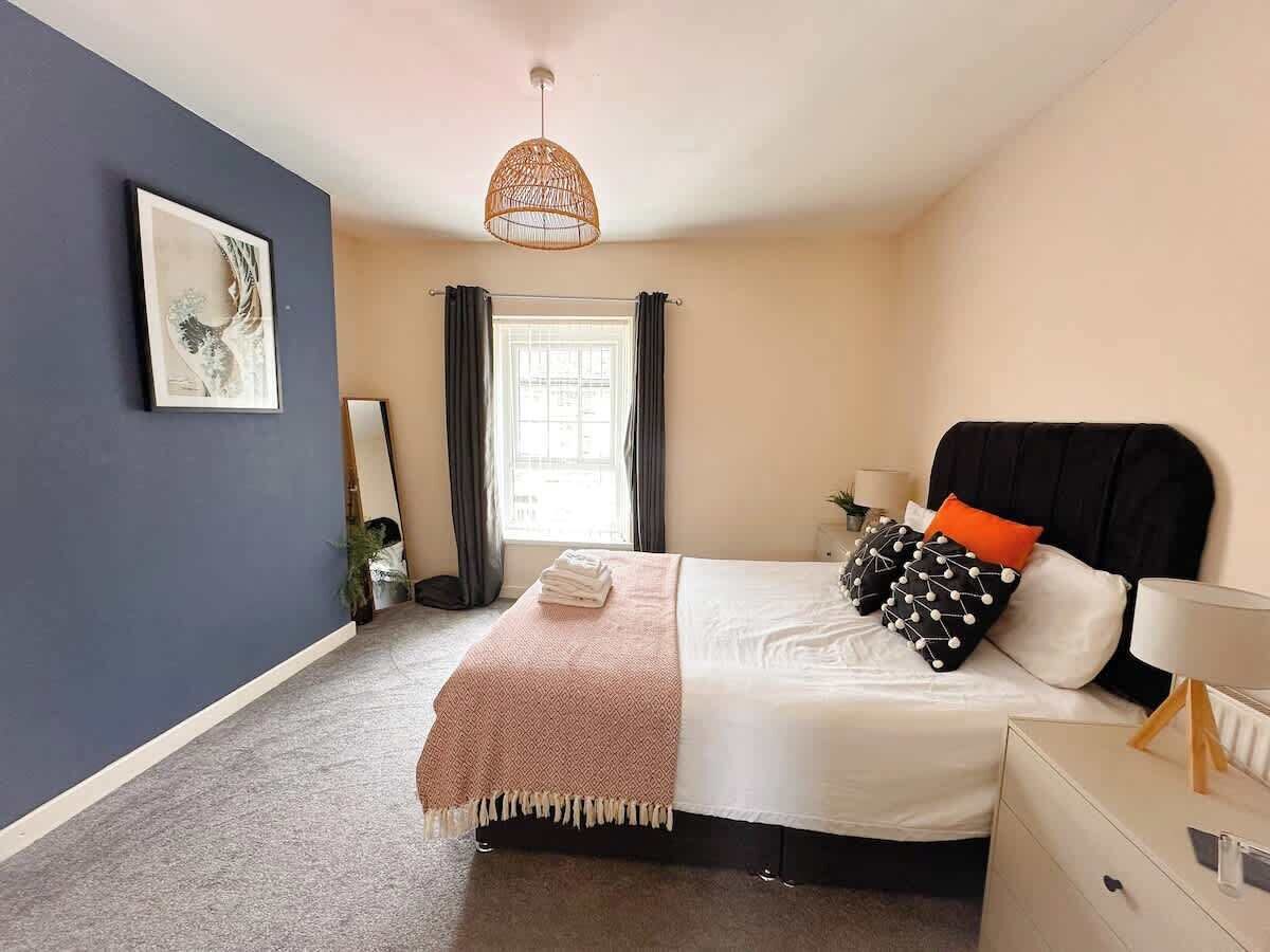 Fer et planche à repasser, lit parapluie, Wi-Fi, draps fournis