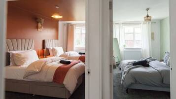 4 bedrooms, desk, iron/ironing board, free WiFi