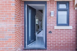 Exterior detail - Perfect Booking | 4 Bed Home in Stockport (Greater Manchester)