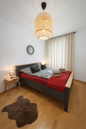1 habitación, tabla de planchar con plancha, wifi gratis y ropa de cama 